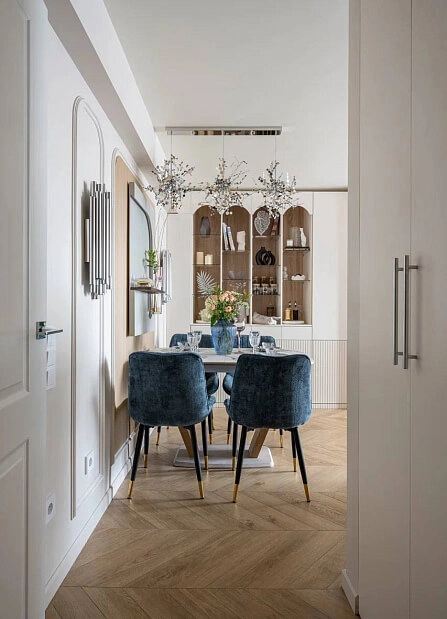 Гостиная из «Больших перемен» с ламинатом My Step Шеврон